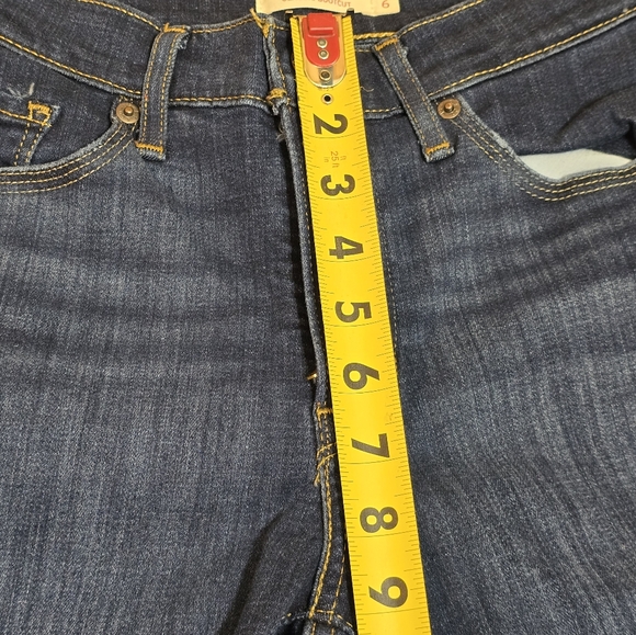 Levis Jeans Womens Size 6 W28 L32 Blue Classic Bootcut Dark Wash Denim MidRise - Picture 9 of 16